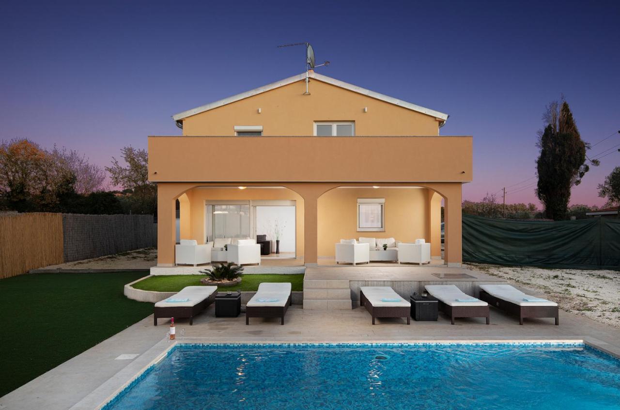 Villa Suhalj 梅杜林 外观 照片